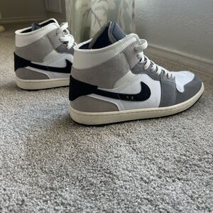 Nike air Jordan 1 mid SE